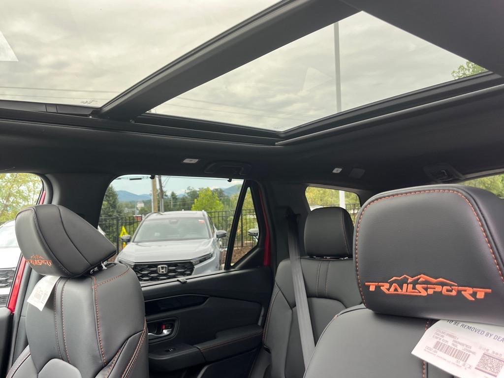 new 2025 Honda Pilot car, priced at $50,350