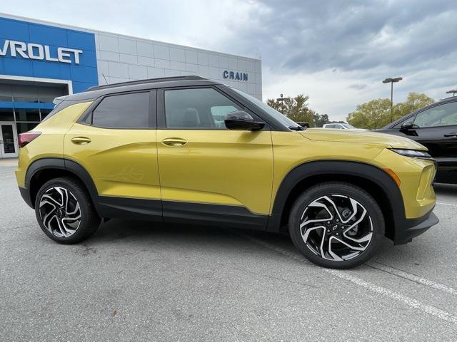 new 2025 Chevrolet TrailBlazer car, priced at $28,252