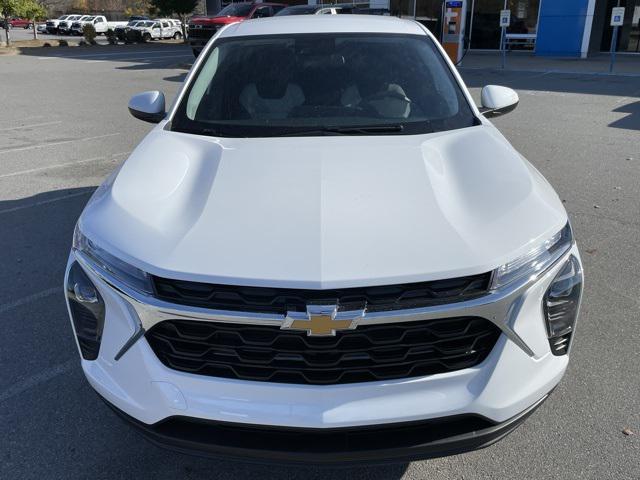 new 2025 Chevrolet Trax car, priced at $23,090