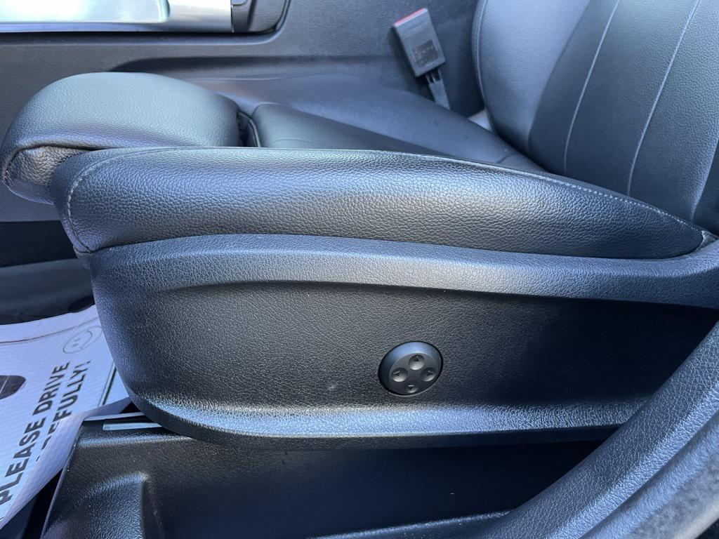 used 2020 Mercedes-Benz GLB 250 car, priced at $26,799