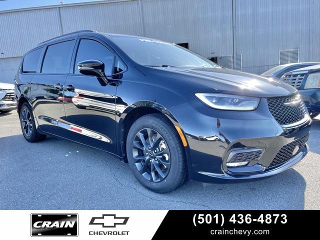 used 2021 Chrysler Pacifica car, priced at $23,994