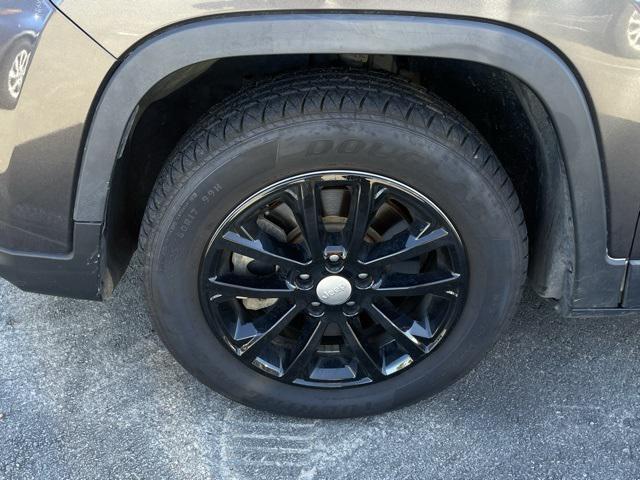 used 2019 Jeep Cherokee car, priced at $17,109
