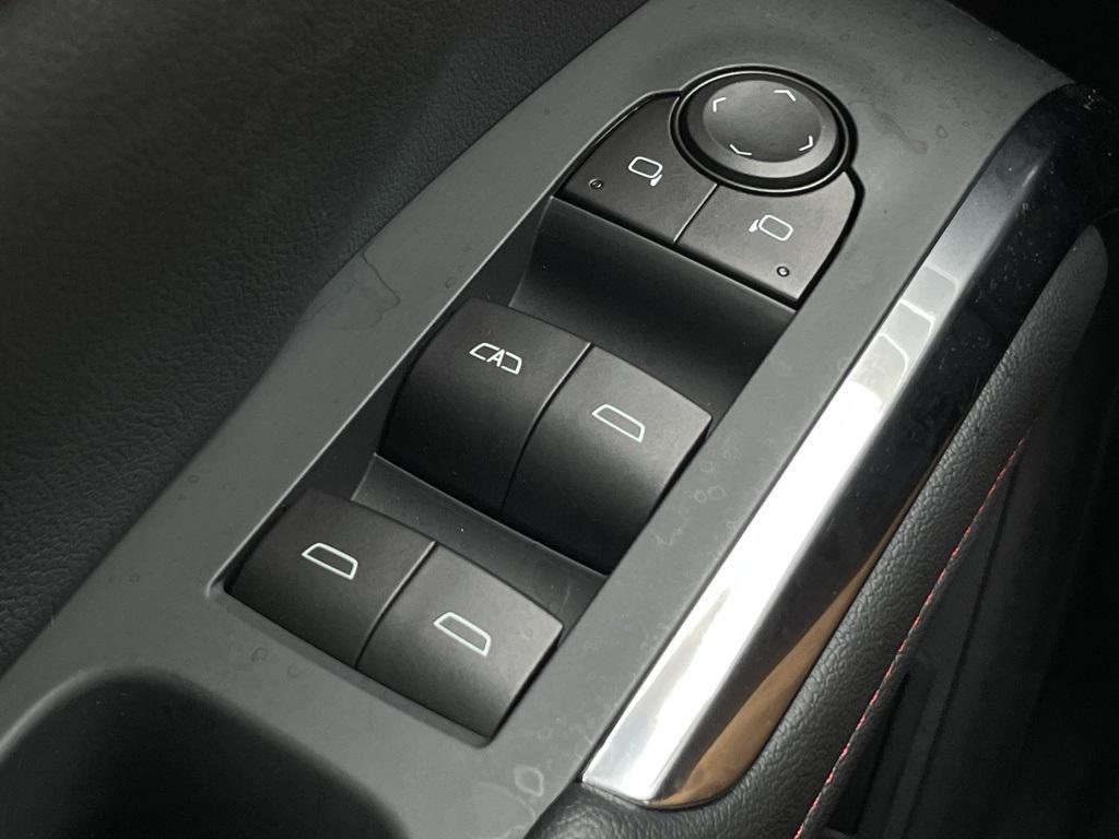 new 2026 Chevrolet Traverse car, priced at $55,630
