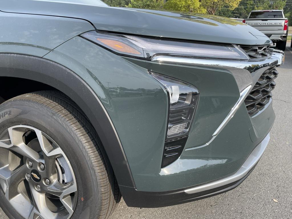 new 2025 Chevrolet Trax car, priced at $25,525