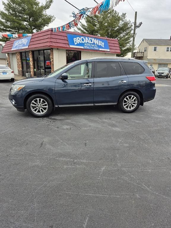 used 2015 Nissan Pathfinder car, priced at $11,999