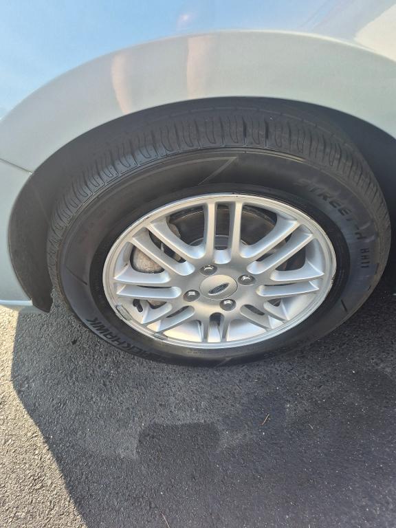 used 2009 Ford Focus car, priced at $5,999