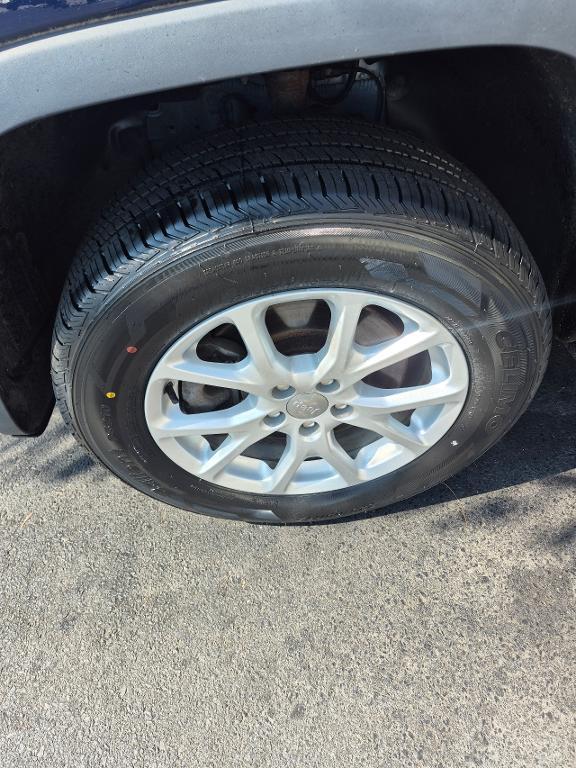 used 2014 Jeep Cherokee car, priced at $10,999
