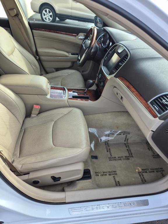 used 2011 Chrysler 300C car