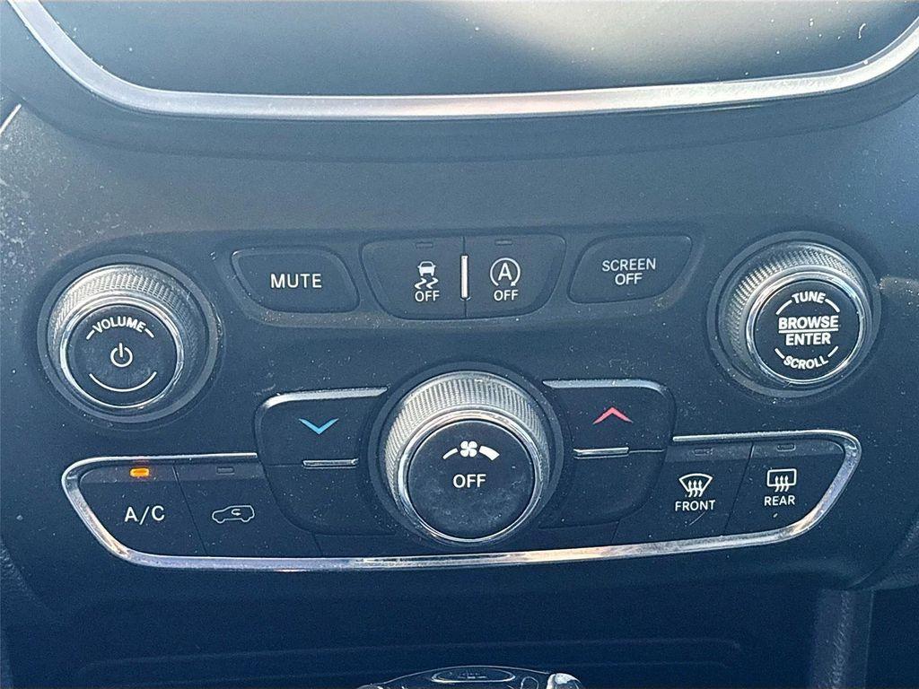 used 2020 Jeep Cherokee car, priced at $13,595