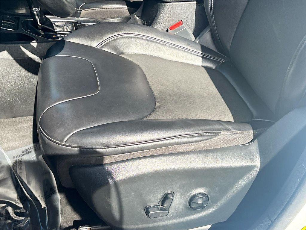 used 2020 Jeep Cherokee car, priced at $13,595