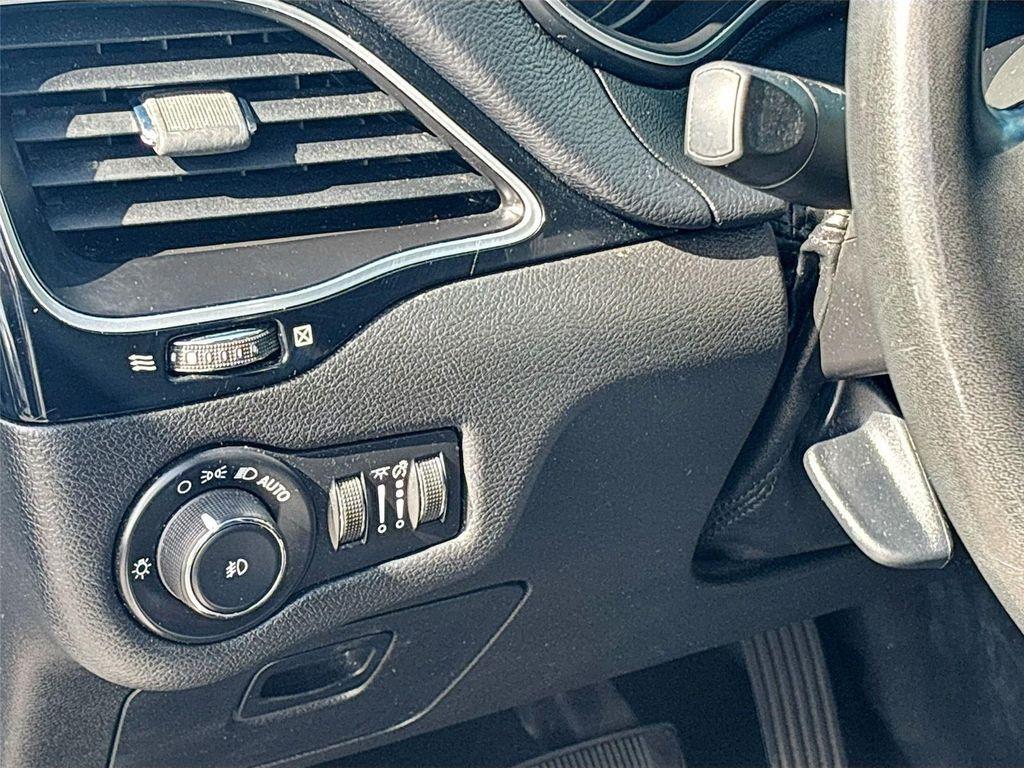 used 2020 Jeep Cherokee car, priced at $13,595