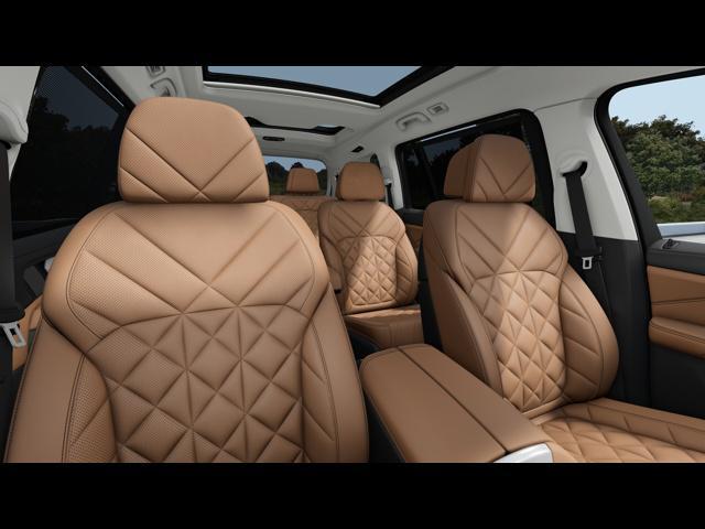 new 2025 BMW X7 car, priced at $90,370