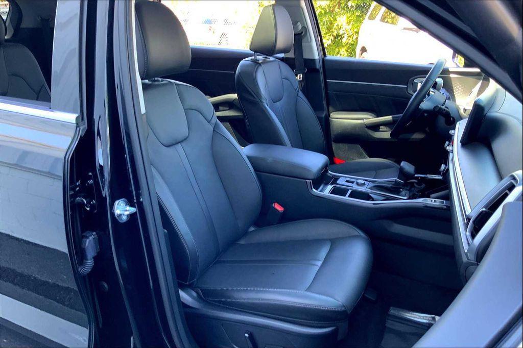 used 2025 Kia Sorento car, priced at $37,025