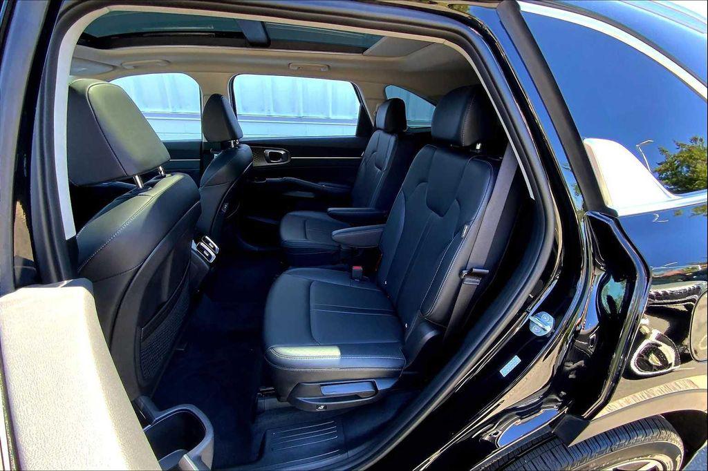 used 2025 Kia Sorento car, priced at $37,025