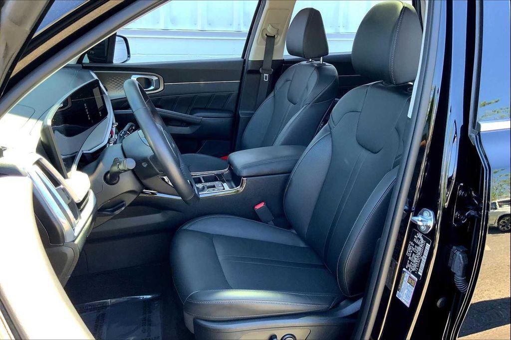 used 2025 Kia Sorento car, priced at $37,025