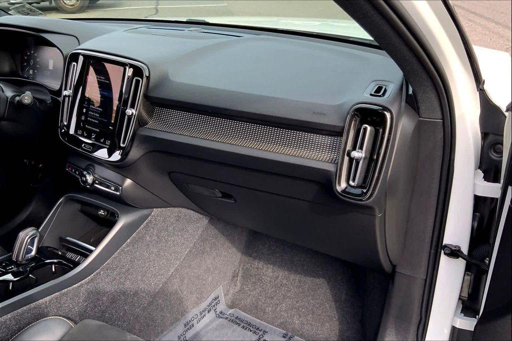 used 2022 Volvo XC40 car, priced at $28,207