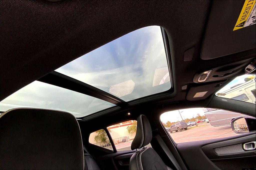 used 2022 Volvo XC40 car, priced at $28,207