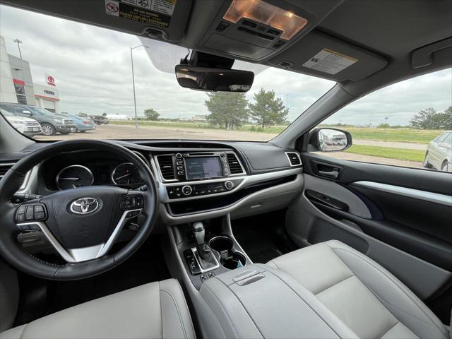 used 2019 Toyota Highlander car, priced at $26,672