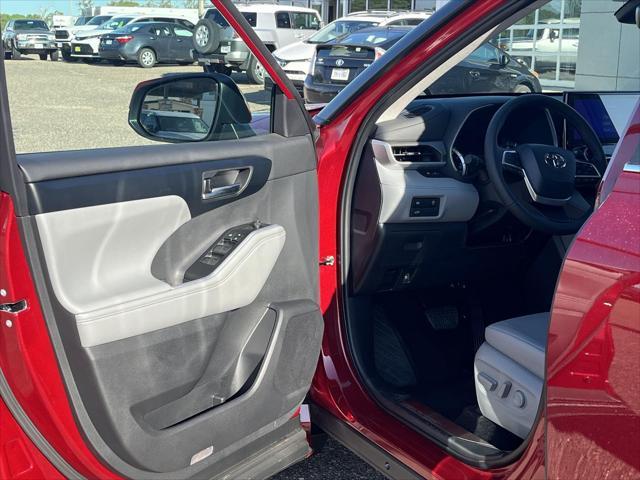 new 2025 Toyota Highlander car, priced at $48,368