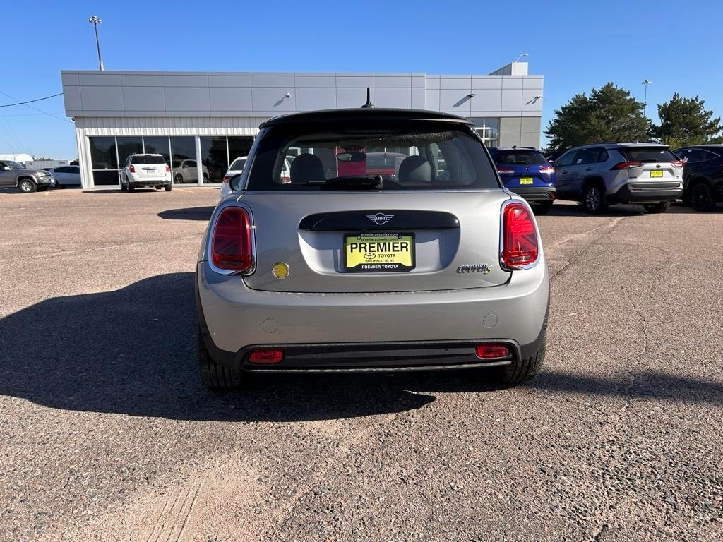 used 2024 MINI SE Hardtop car, priced at $28,964