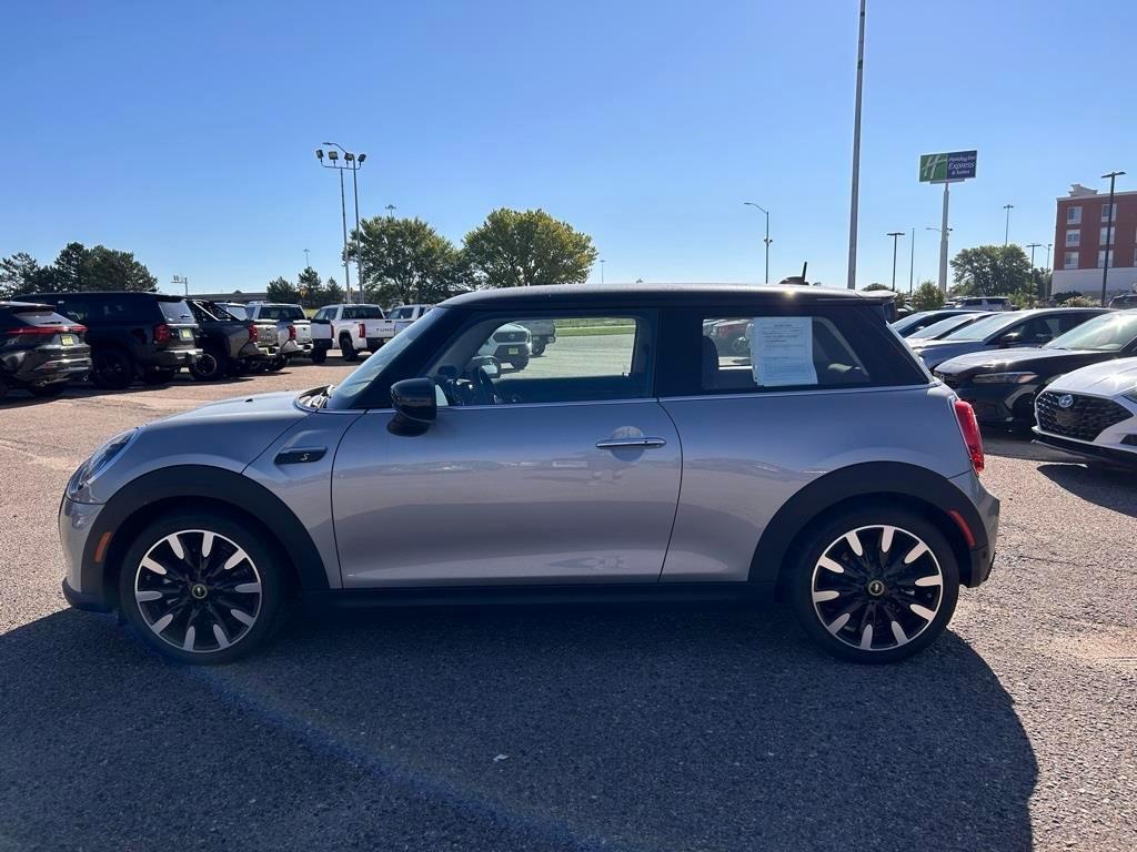 used 2024 MINI SE Hardtop car, priced at $28,964