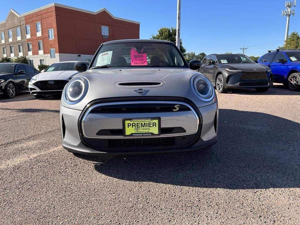 used 2024 MINI SE Hardtop car, priced at $28,964