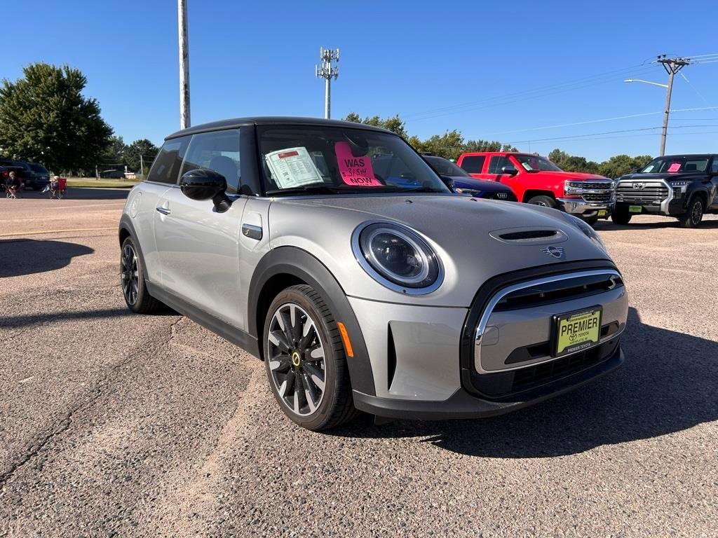 used 2024 MINI SE Hardtop car, priced at $28,964