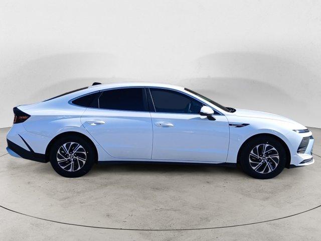 new 2026 Hyundai Sonata Hybrid car, priced at $31,035