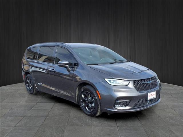 used 2021 Chrysler Pacifica Hybrid car, priced at $27,437