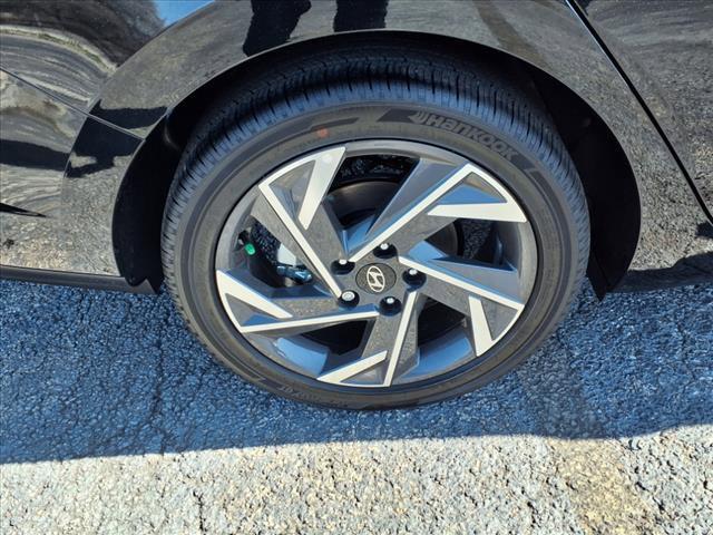 new 2025 Hyundai Elantra car, priced at $27,220