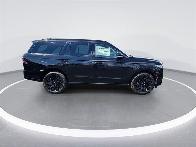 new 2025 Lincoln Navigator car, priced at $106,025