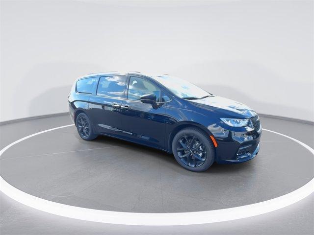used 2024 Chrysler Pacifica car, priced at $37,899