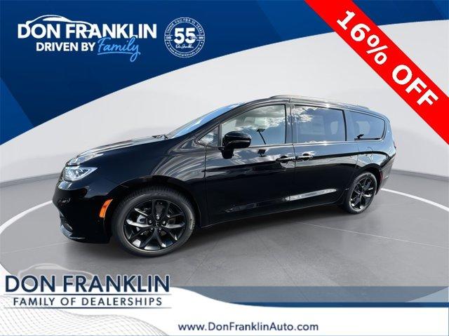 used 2024 Chrysler Pacifica car, priced at $37,899