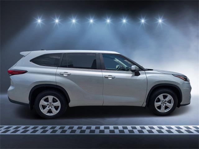 used 2023 Toyota Highlander Hybrid car, priced at $34,342