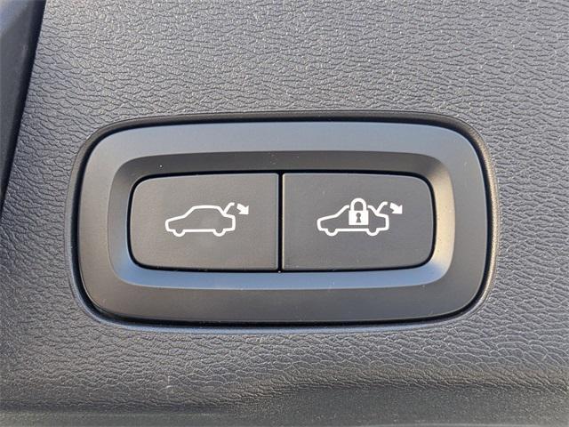 used 2022 Volvo XC60 car, priced at $25,107