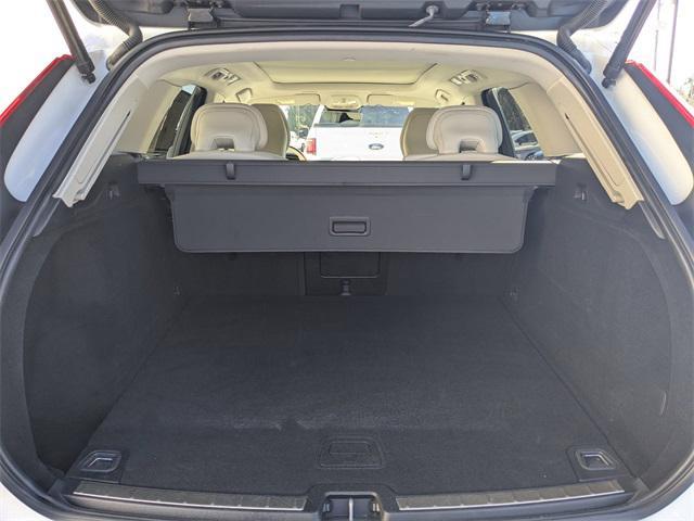 used 2022 Volvo XC60 car, priced at $25,107