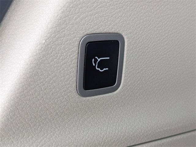 used 2023 Chrysler Pacifica car, priced at $23,282