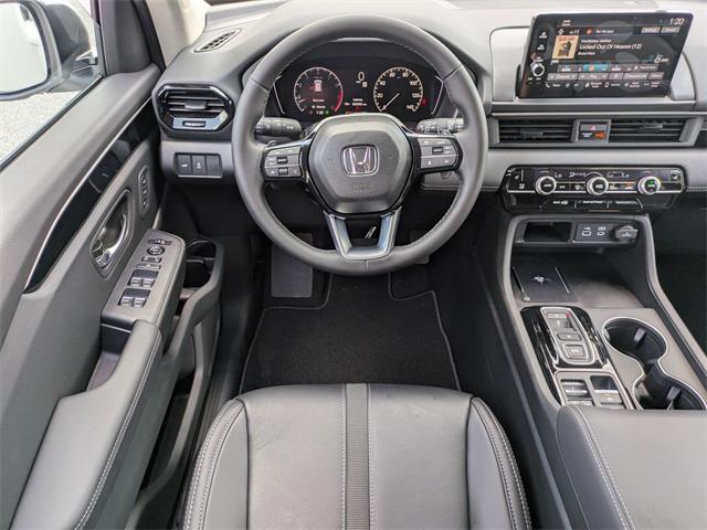 new 2025 Honda Pilot car, priced at $42,320