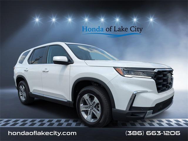new 2025 Honda Pilot car, priced at $44,995