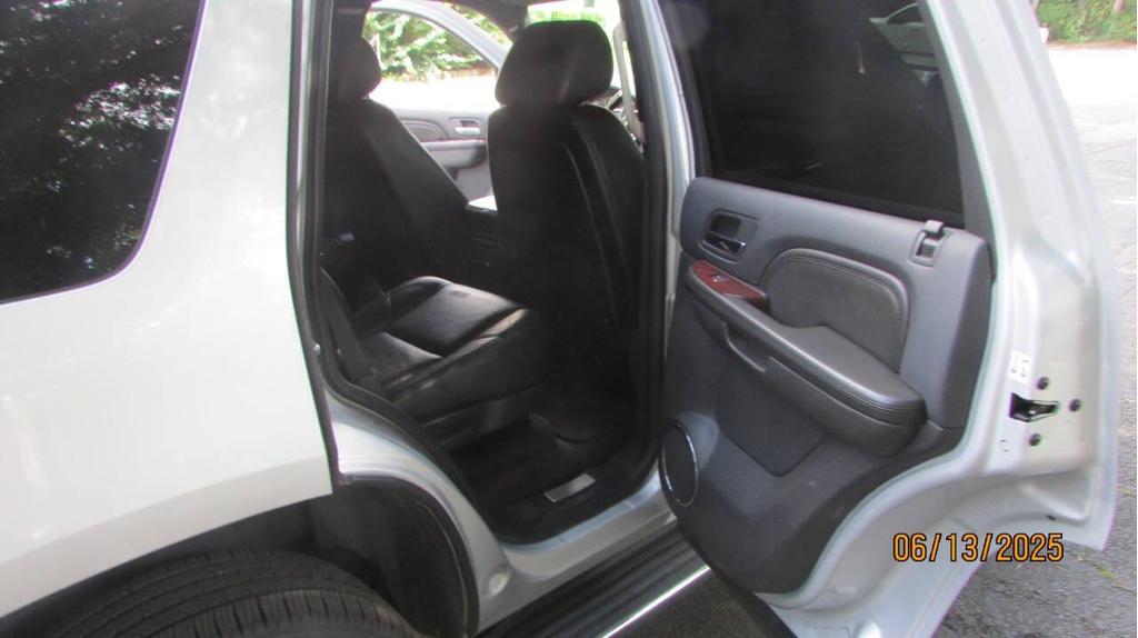 used 2010 Cadillac Escalade car, priced at $10,950