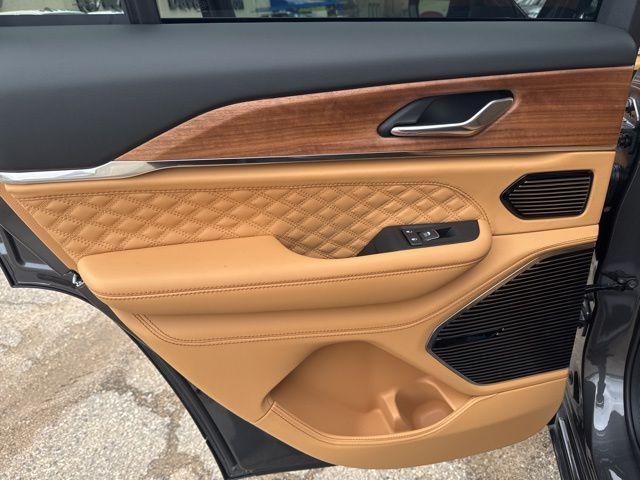 new 2025 Jeep Grand Cherokee car, priced at $61,500