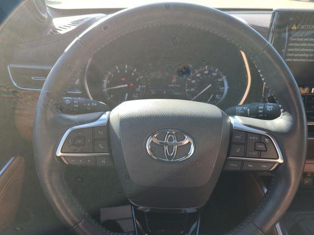 used 2021 Toyota Highlander car, priced at $36,599