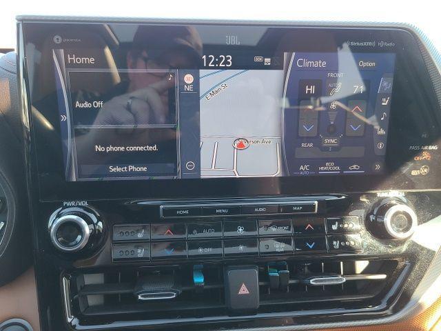 used 2021 Toyota Highlander car, priced at $36,599