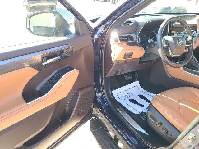 used 2021 Toyota Highlander car, priced at $36,599