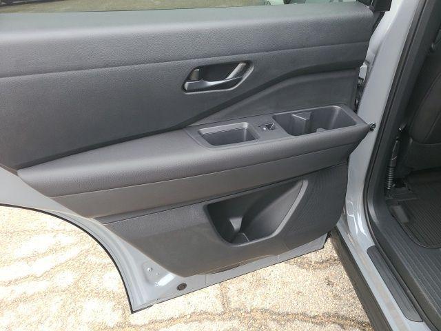 new 2025 Nissan Pathfinder car, priced at $40,000