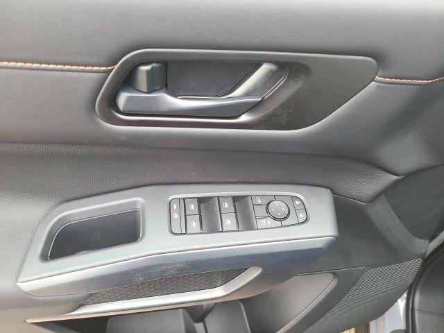 new 2025 Nissan Pathfinder car, priced at $40,000