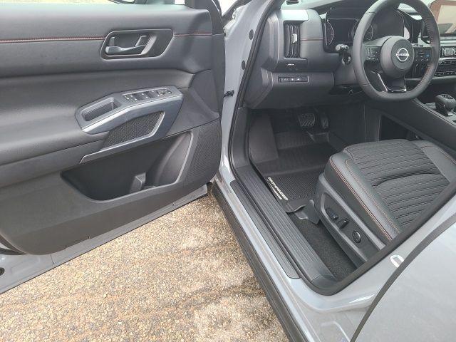 new 2025 Nissan Pathfinder car, priced at $40,000