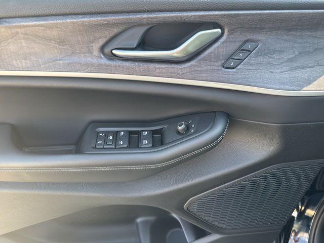 used 2023 Jeep Grand Cherokee car, priced at $33,000