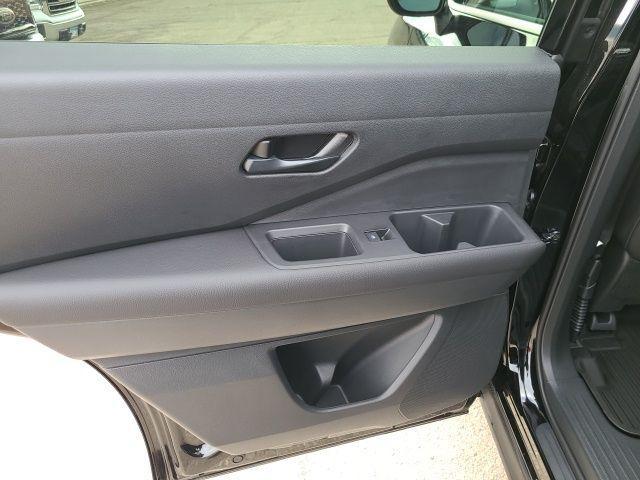 new 2025 Nissan Pathfinder car, priced at $39,500