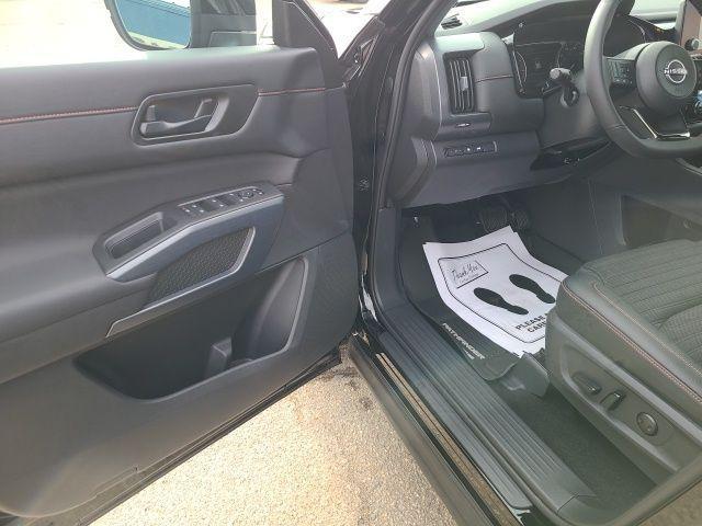 new 2025 Nissan Pathfinder car, priced at $39,500